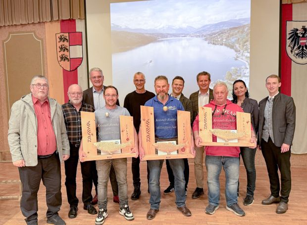 v.l.n.r. Ino Bodner (Obmann Fischereiverband), Herbert Ambrosch (Fischereiverwalter), Alexander Thoma (Bgm. Millstatt), Mathias Schmid (2. Platz), Christian Pototschnig (Hauptsponsor DAIWA) Franz Hribernik (1. Platz), Christopher Pucher (Fischereiverband), Thomas Schäfauer (Bgm. Seeboden), Peter Reichl (3. Platz), Sabine Egger (TVB Seeboden), Fabian Nikolasch (Fischer Millstatt)