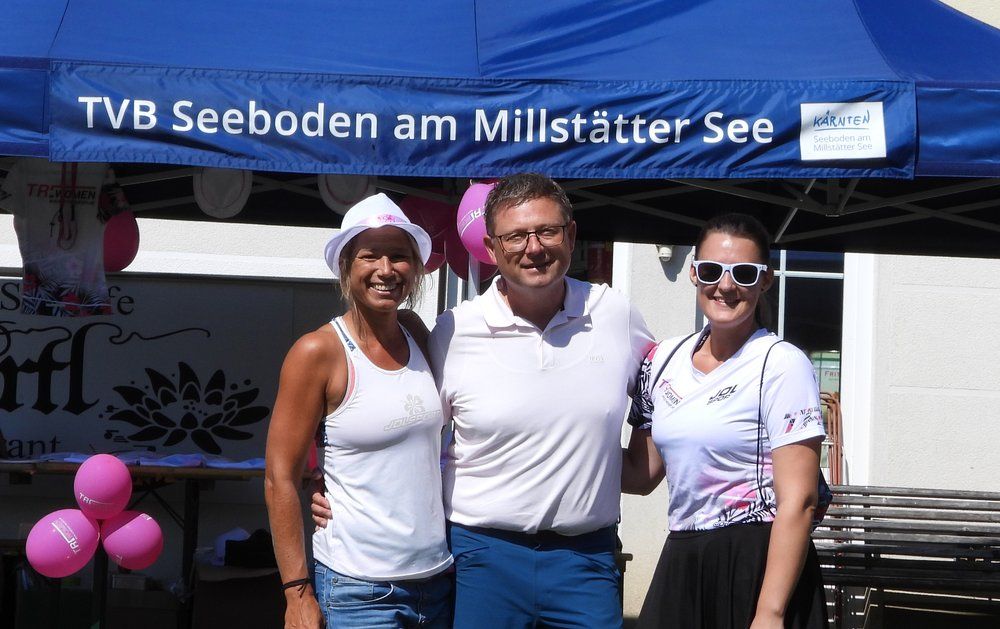 Auf dem Foto sehen sie: Nicole Gruber – TRIWomen Landesleitung | Hellmuth Koch – Leiter Tourismusverband Seeboden | Vanessa Preiml – Frauenreferentin Marktgemeinde Seeboden am Millstätter See