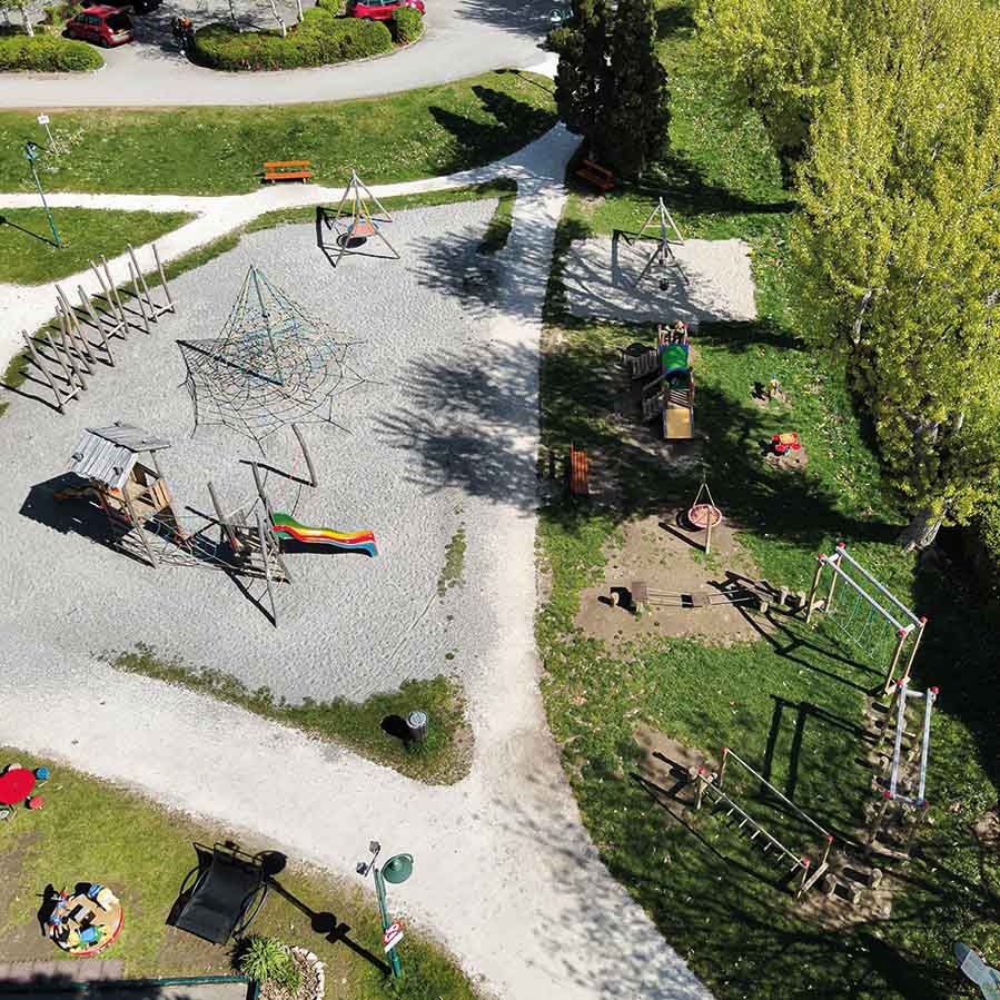 Drohnenansicht vom Spielplatz Sumsiland