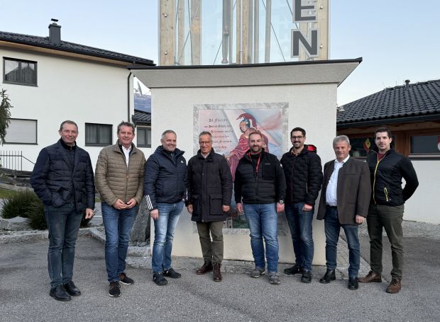 Foto von links nach rechts Peter Stadlberger, Bgm. Thomas Schäfauer, BFK Kurt Schober, Mag. Kurt Wandaller, AFK Renè Moser, Rene Kanz, GV Horst Zwischenberger, Andre Ehgartner