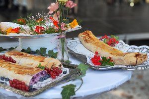 4 verschiedene Varianten auf einm Teller- Das Foto zeigt die breite Auswahl an Strudelangebot bei der Veranstaltung