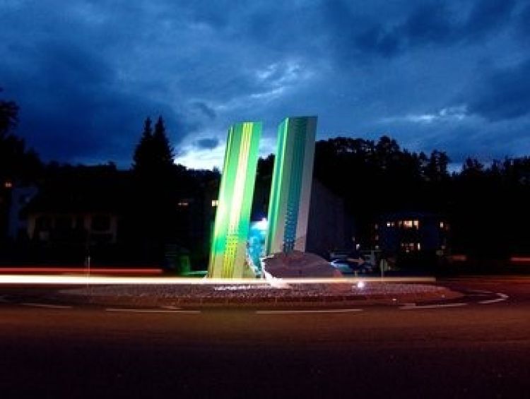 Blaue Beleuchtung der Lichtsäule.