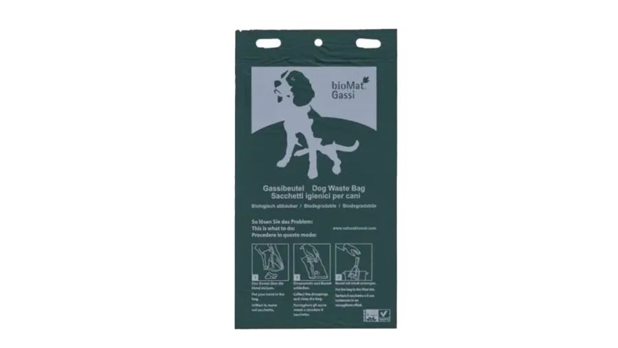 Ein BIOMAT® Gassibeutel in Grün mit einem Hund darauf abgebildet.  Der bilologisch abbaubare Gassisak passt in jede Tasche. 